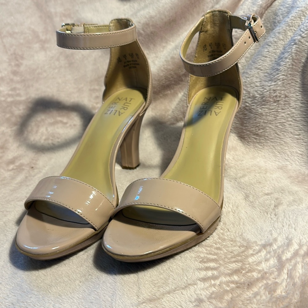 NATURALIZER “Deesa” nude heel - 7 m